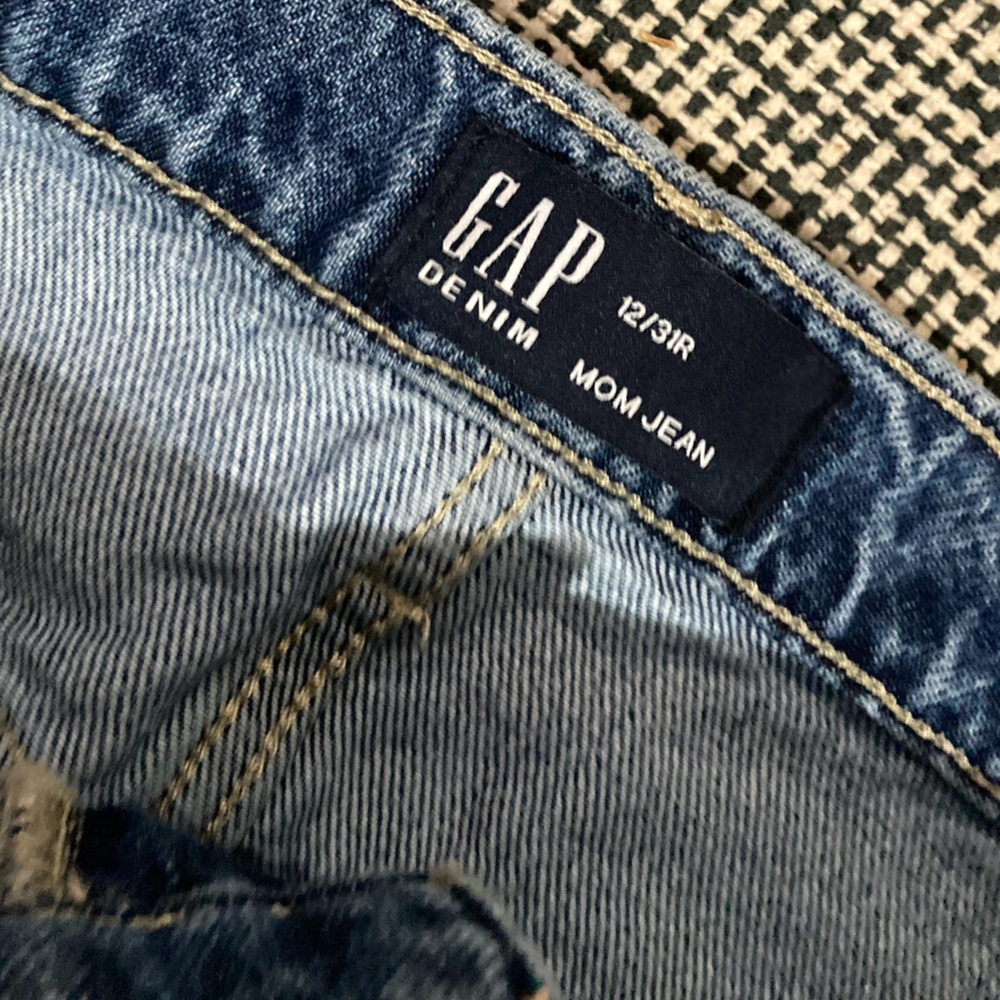 👖Gap Denim Distressed Mom Jeans          Sz : 12 /31 Regular   Straight Leg 🦵 - Picture 7 of 8